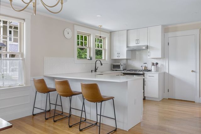 72 Clyde St 1, Newton, MA 02460