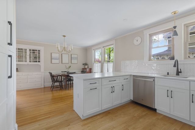 72 Clyde St 1, Newton, MA 02460