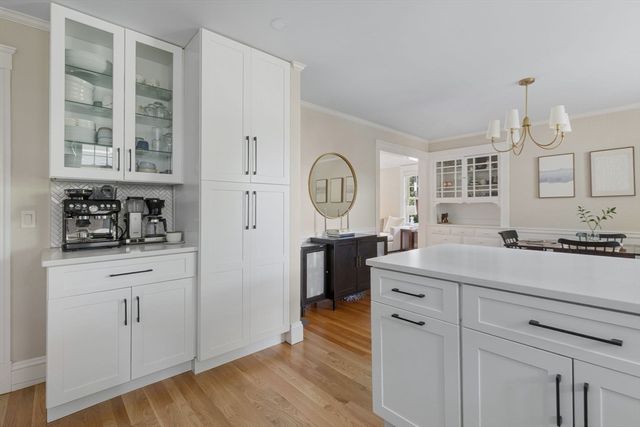 72 Clyde St 1, Newton, MA 02460