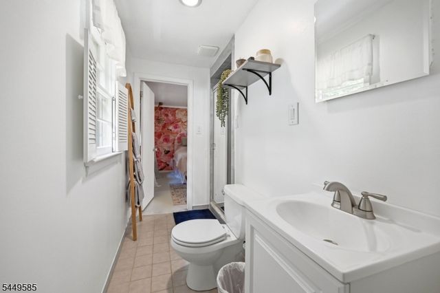 110 Truman Blvd, Oakland Boro, NJ 07436