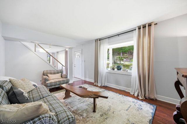 110 Truman Blvd, Oakland Boro, NJ 07436