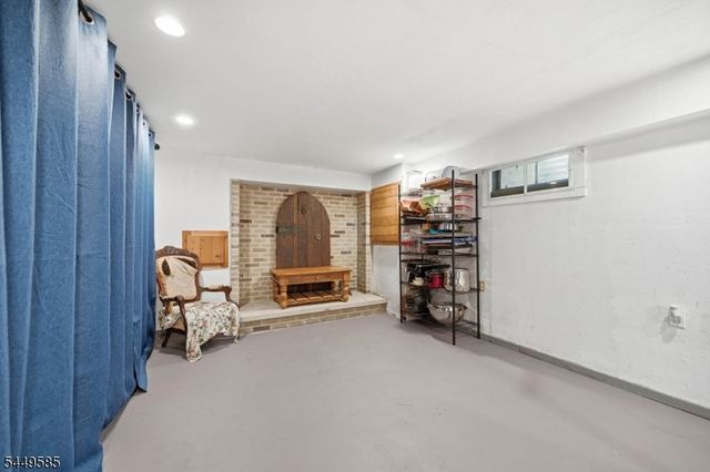 110 Truman Blvd, Oakland Boro, NJ 07436