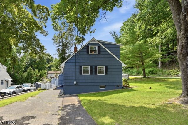 110 Truman Blvd, Oakland Boro, NJ 07436