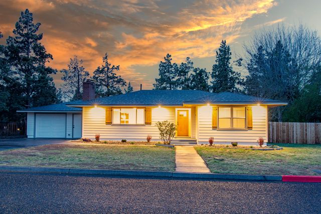 755 NW Canyon Drive, Redmond, OR 97756