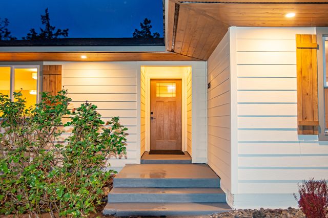 755 NW Canyon Drive, Redmond, OR 97756