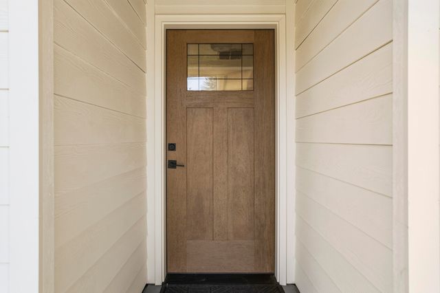 755 NW Canyon Drive, Redmond, OR 97756