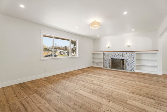 755 NW Canyon Drive, Redmond, OR 97756