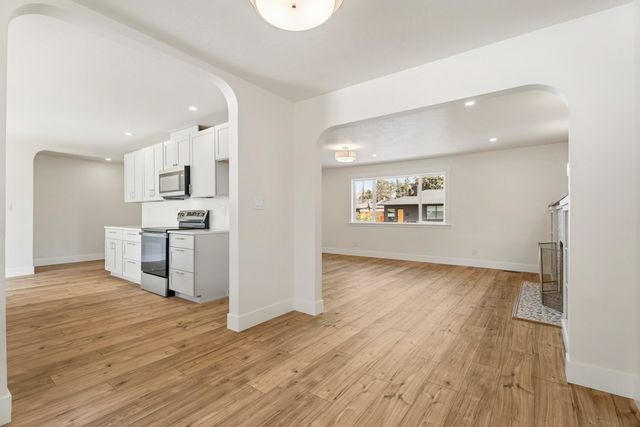 755 NW Canyon Drive, Redmond, OR 97756