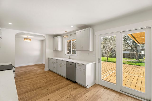 755 NW Canyon Drive, Redmond, OR 97756