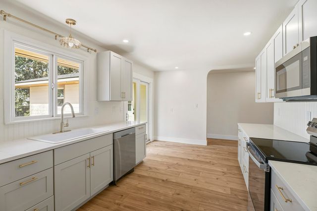 755 NW Canyon Drive, Redmond, OR 97756