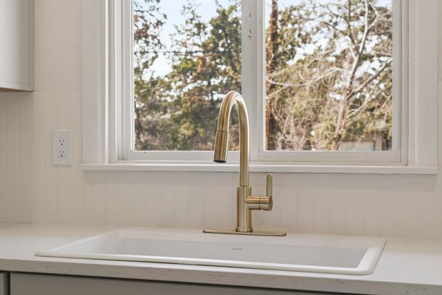 755 NW Canyon Drive, Redmond, OR 97756