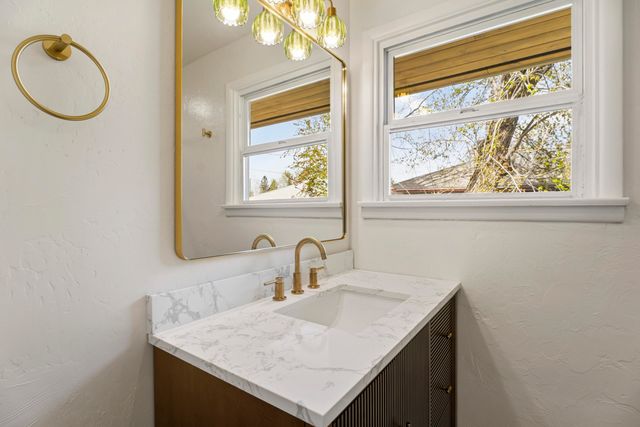 755 NW Canyon Drive, Redmond, OR 97756