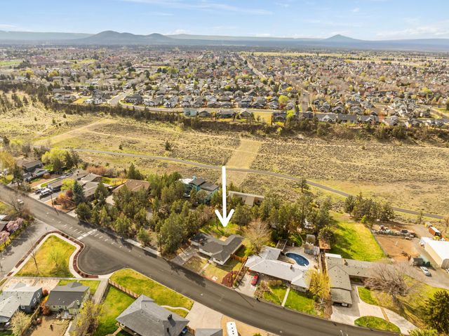 755 NW Canyon Drive, Redmond, OR 97756