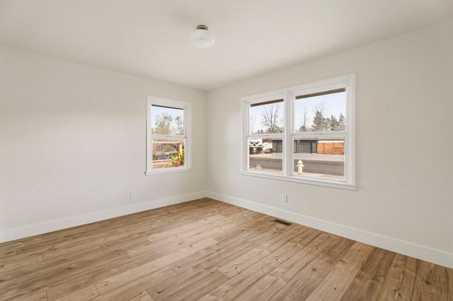 755 NW Canyon Drive, Redmond, OR 97756