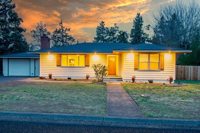 755 NW Canyon Drive, Redmond, OR 97756