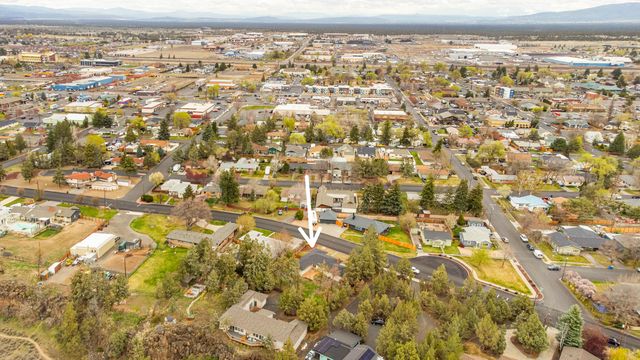 755 NW Canyon Drive, Redmond, OR 97756