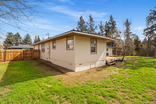 755 NW Canyon Drive, Redmond, OR 97756