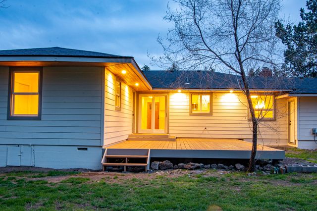 755 NW Canyon Drive, Redmond, OR 97756