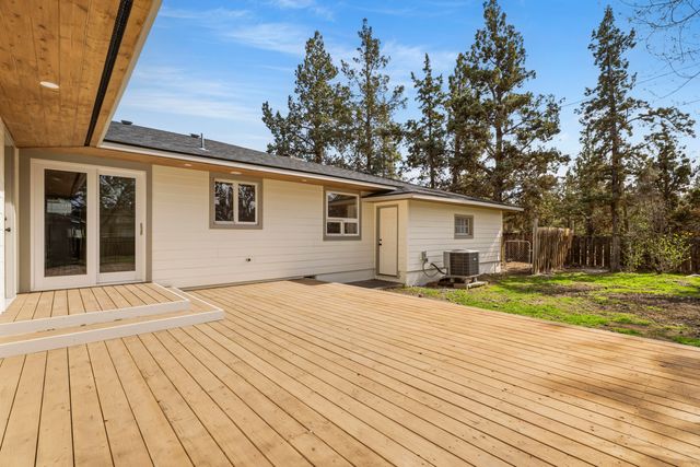 755 NW Canyon Drive, Redmond, OR 97756