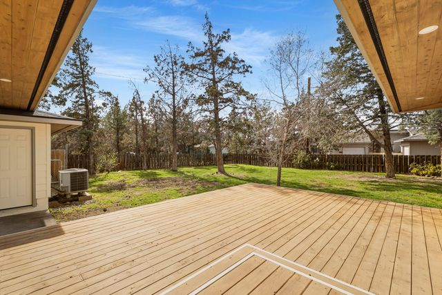 755 NW Canyon Drive, Redmond, OR 97756