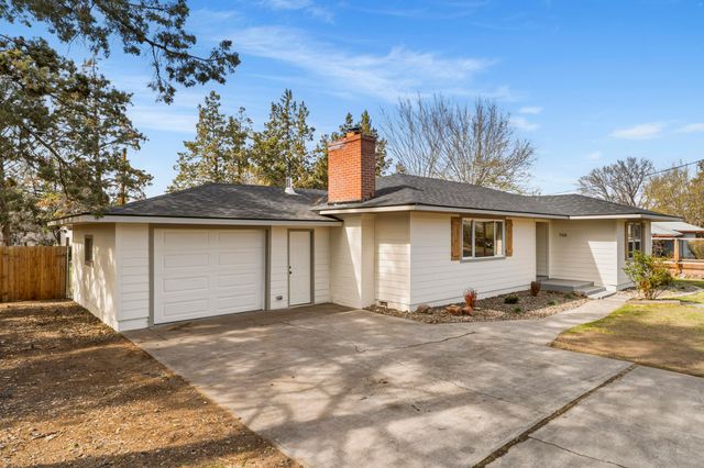 755 NW Canyon Drive, Redmond, OR 97756