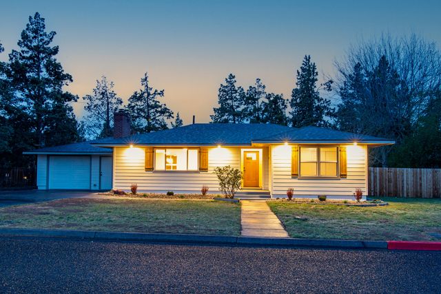 755 NW Canyon Drive, Redmond, OR 97756