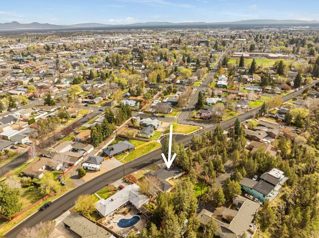 755 NW Canyon Drive, Redmond, OR 97756