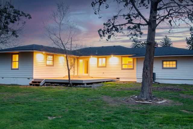 755 NW Canyon Drive, Redmond, OR 97756