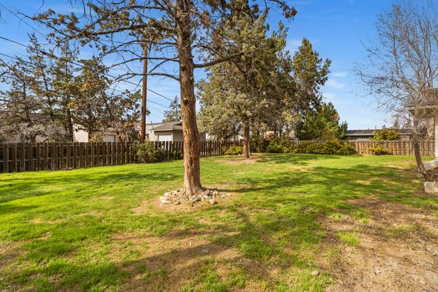 755 NW Canyon Drive, Redmond, OR 97756