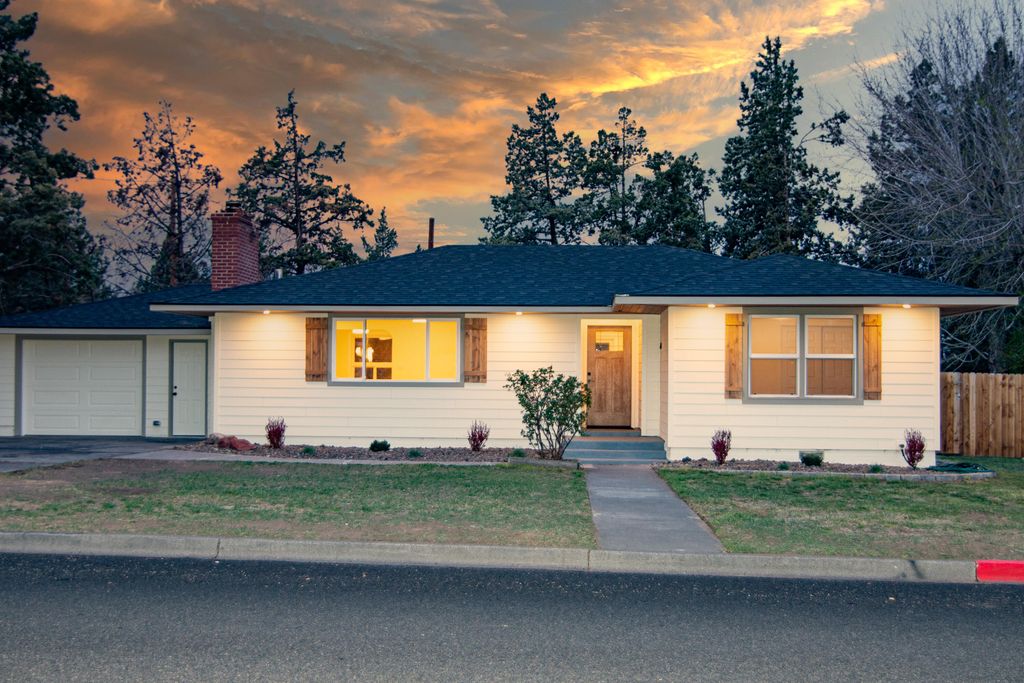 755 NW Canyon Drive, Redmond, OR 97756