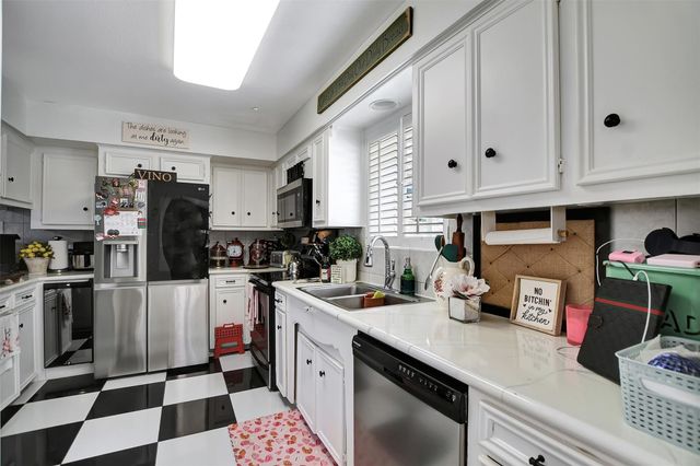 2718 Kissing Camel Court, Missouri City, TX 77459