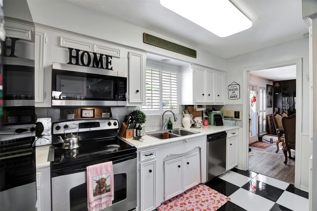 2718 Kissing Camel Court, Missouri City, TX 77459