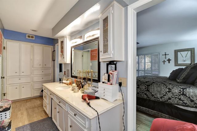 2718 Kissing Camel Court, Missouri City, TX 77459