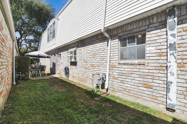 2718 Kissing Camel Court, Missouri City, TX 77459