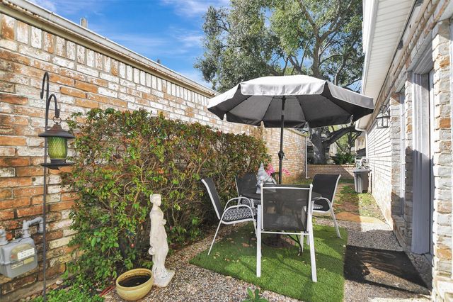 2718 Kissing Camel Court, Missouri City, TX 77459