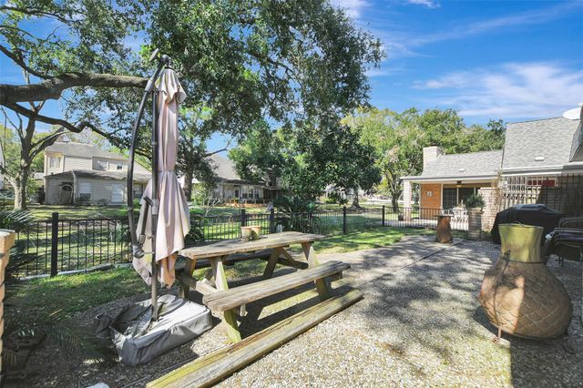 2718 Kissing Camel Court, Missouri City, TX 77459