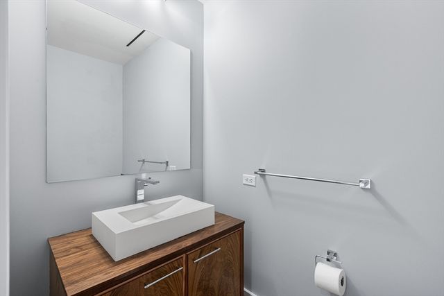 1 Dalton 3306, Boston, MA 02115