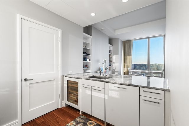 1 Dalton 3306, Boston, MA 02115