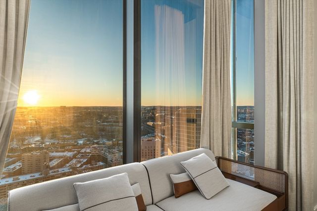 1 Dalton 3306, Boston, MA 02115