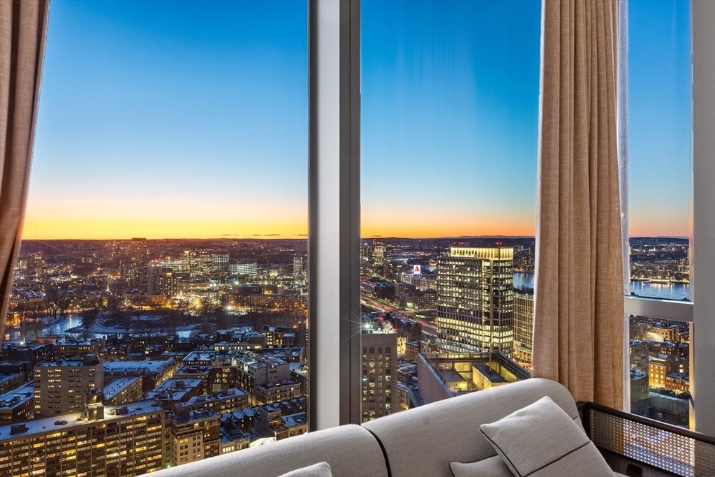 1 Dalton 3306, Boston, MA 02115