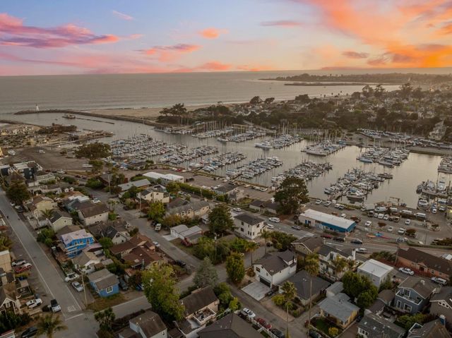 417 Alta Loma Lane, Santa Cruz, CA 95062