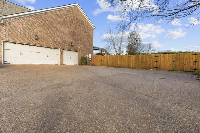 2003 Earl Pearce Cir, Mount Juliet, TN 37122