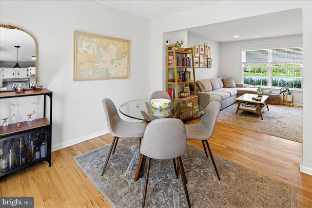 4 EATON CT, Hopewell, NJ 08525