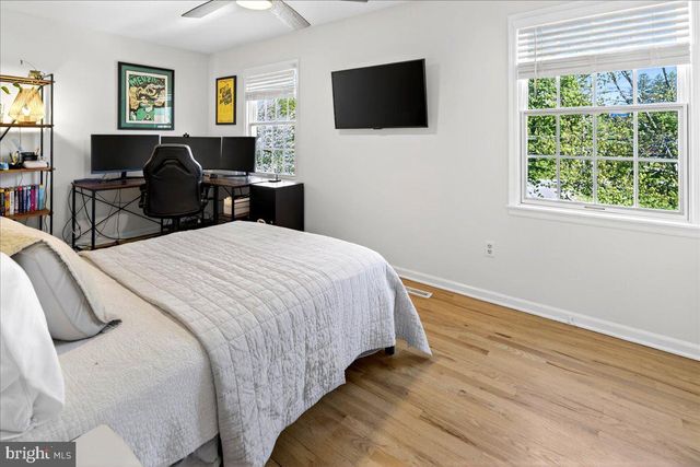 4 EATON CT, Hopewell, NJ 08525