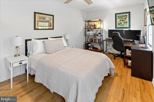 4 EATON CT, Hopewell, NJ 08525