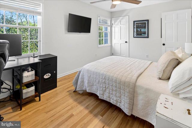 4 EATON CT, Hopewell, NJ 08525