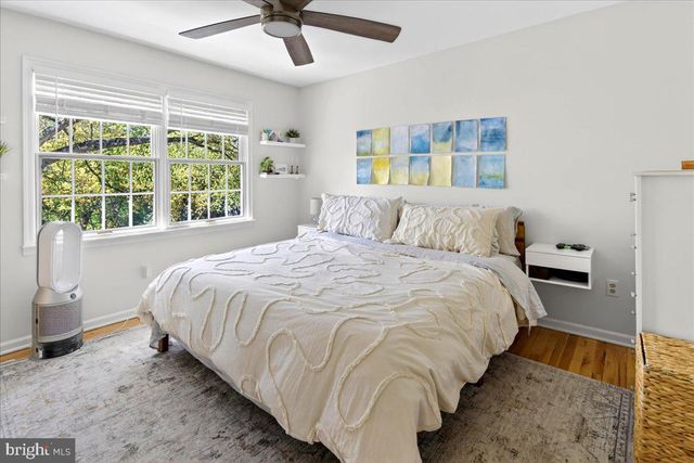 4 EATON CT, Hopewell, NJ 08525