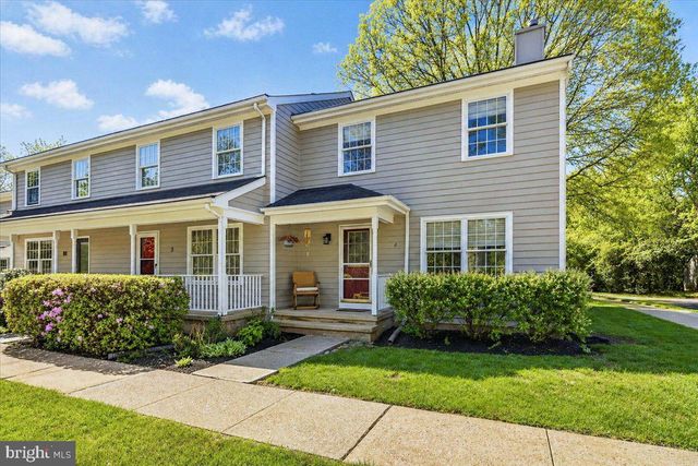 4 EATON CT, Hopewell, NJ 08525