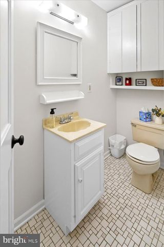4 EATON CT, Hopewell, NJ 08525