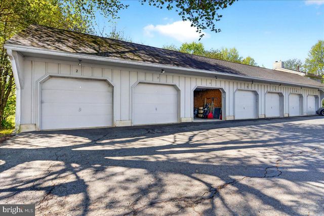 4 EATON CT, Hopewell, NJ 08525